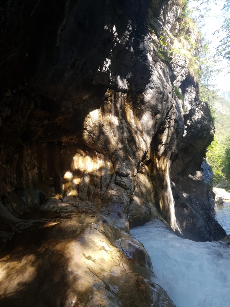 Erster_10m-Abseiler_Bohrhaken.jpg - 192.97 kb