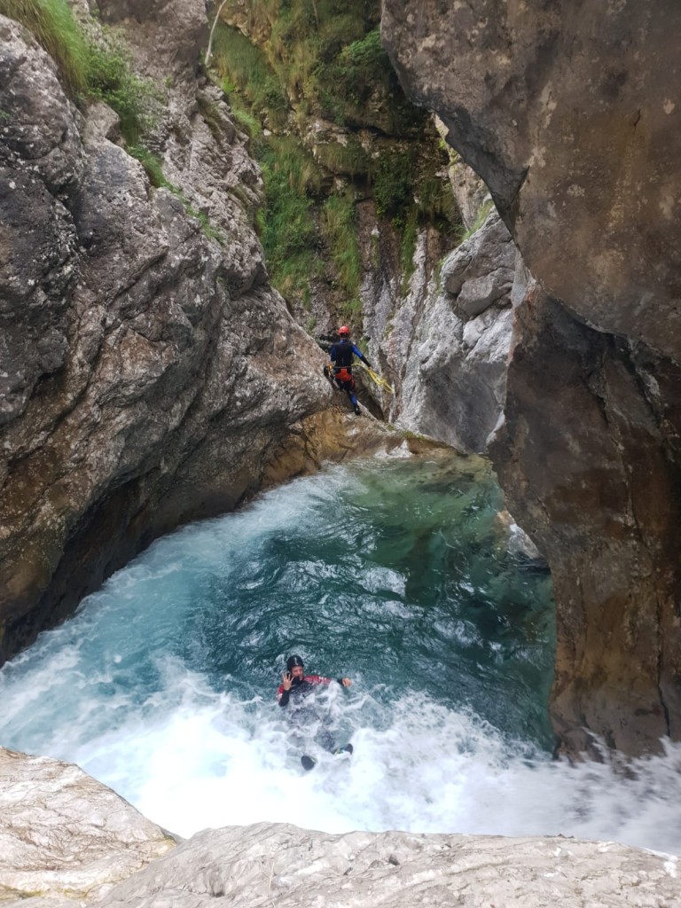 Gumpen_wo_man_links_raufkommen_muss2.jpg - 232.49 kb