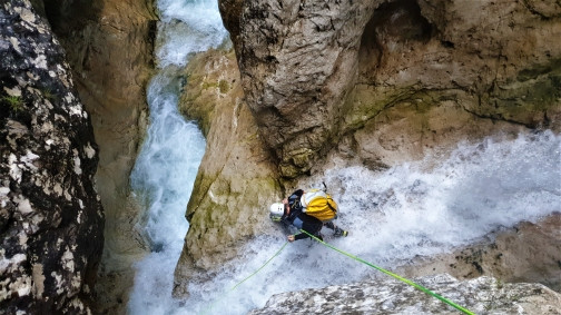 Viela_IV_Abseiler_starkes_Wasser.jpg - 69.78 kb