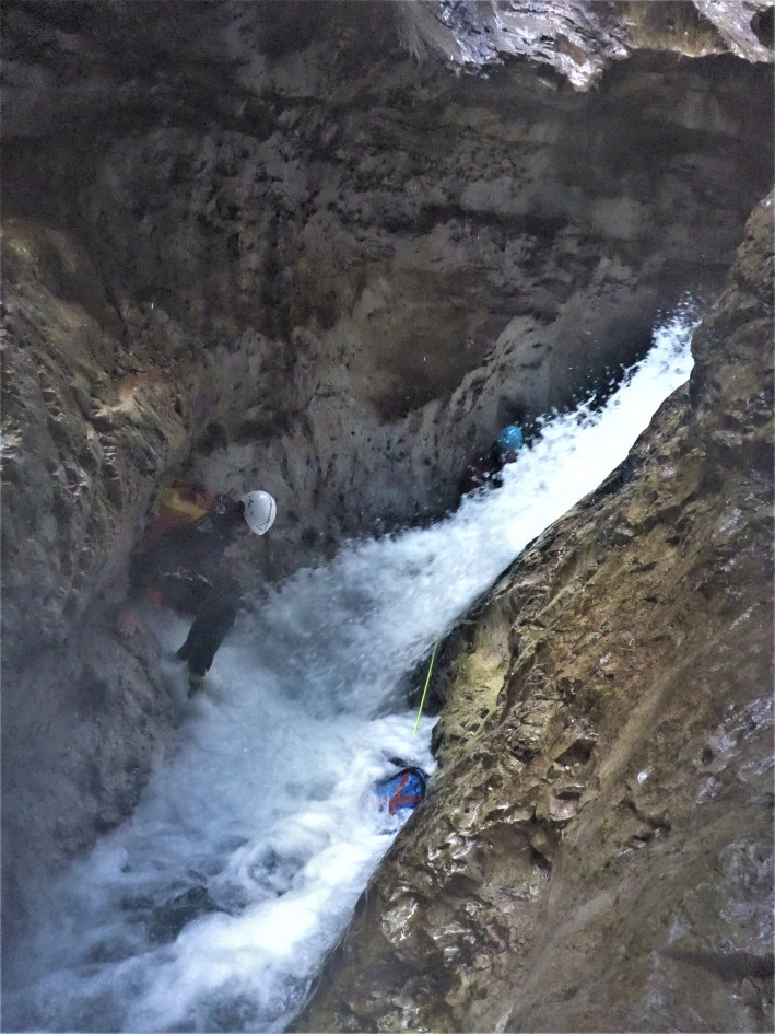 Viela_IV_starkes Wasser nach Klemmblcok.JPG - 205.7 kb