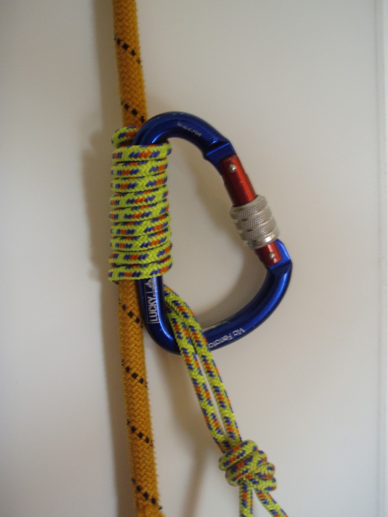 060 Kreuzklemmknoten mit Karabiner.JPG - 96 kb