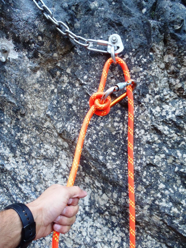 093 Karabiner gegen Kettengliedbeim Abziehen.JPG - 359.02 kb