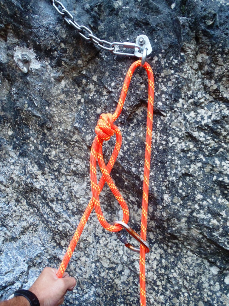 103 Knoten gegen Kettenglied beim Seilabzug.JPG - 374.99 kb