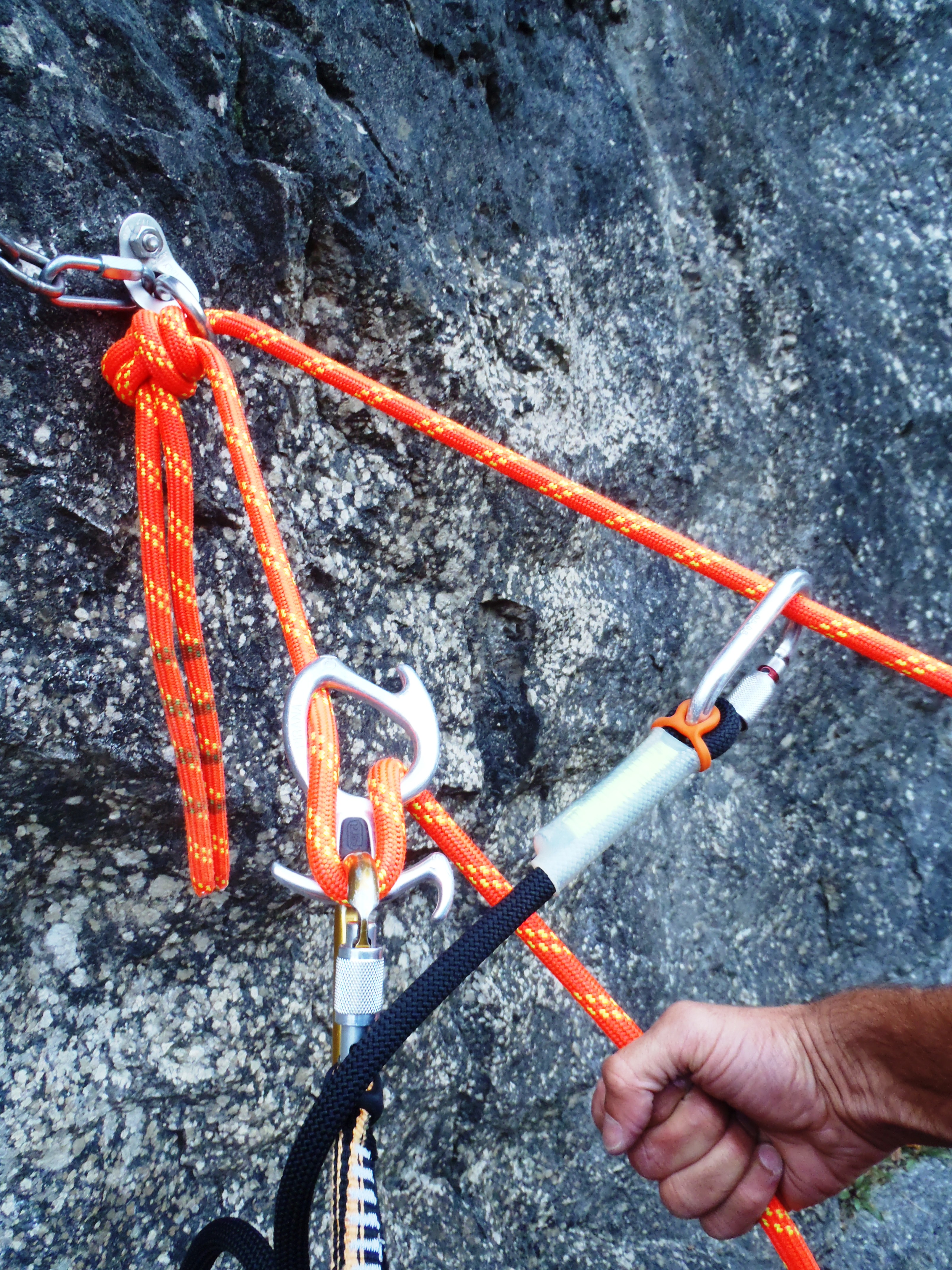 104 Abseilvorgang bei System geschlossener Kreis.JPG - 3.05 MB