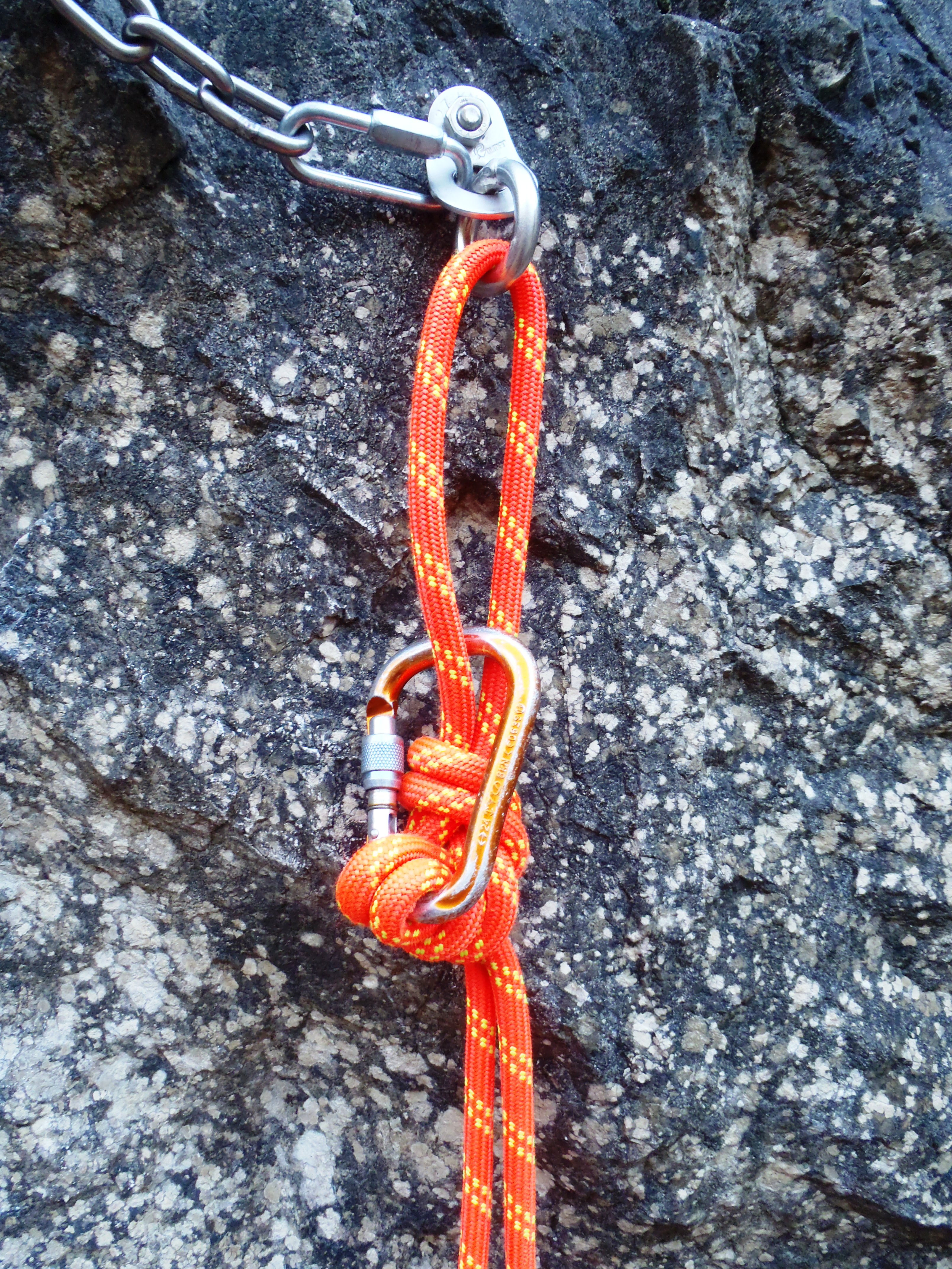 075 Steinknoten nach oben gesichert.JPG - 3.02 MB