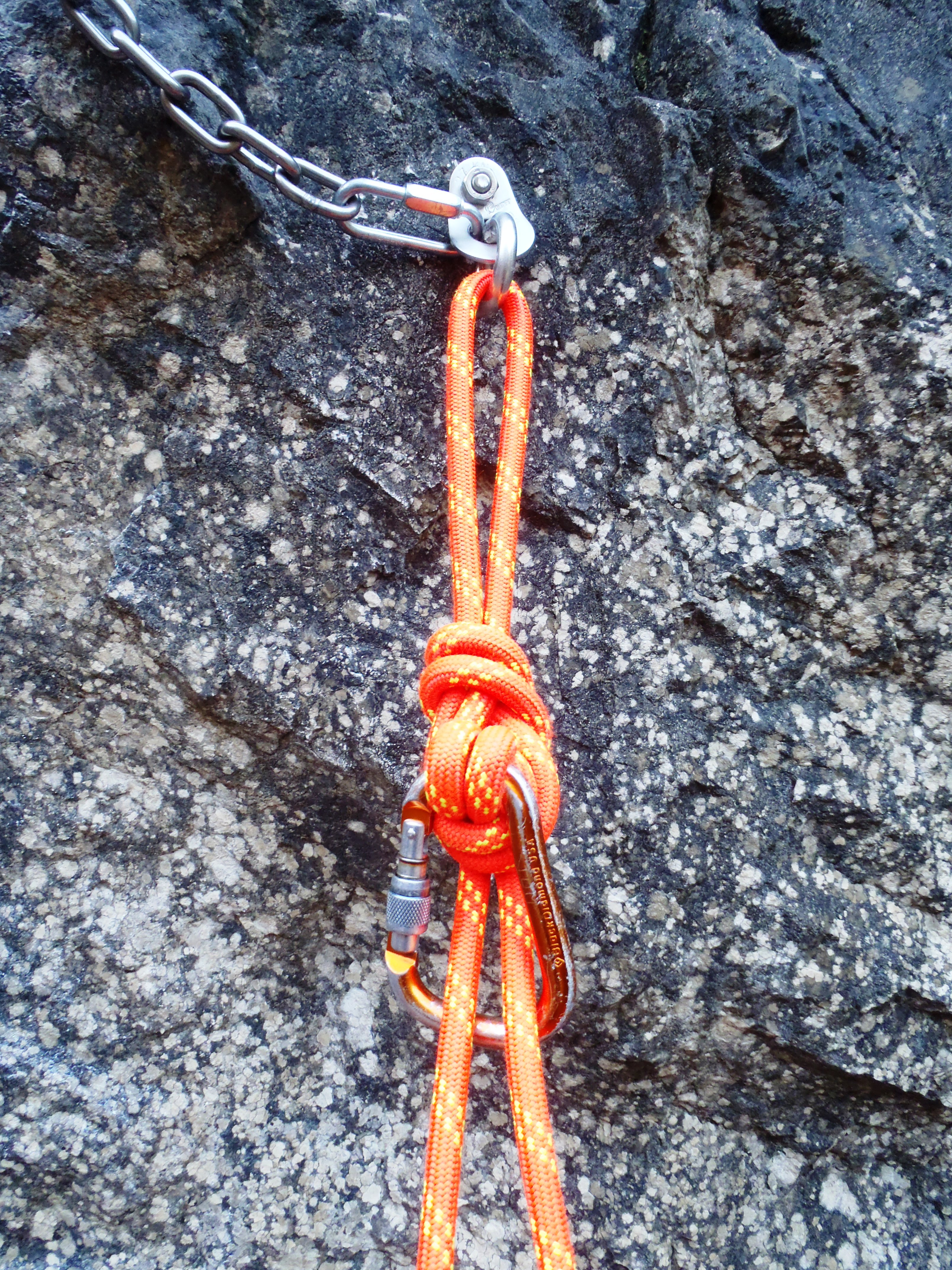 076 Steinknoten nach unten gesichert.JPG - 3.08 MB